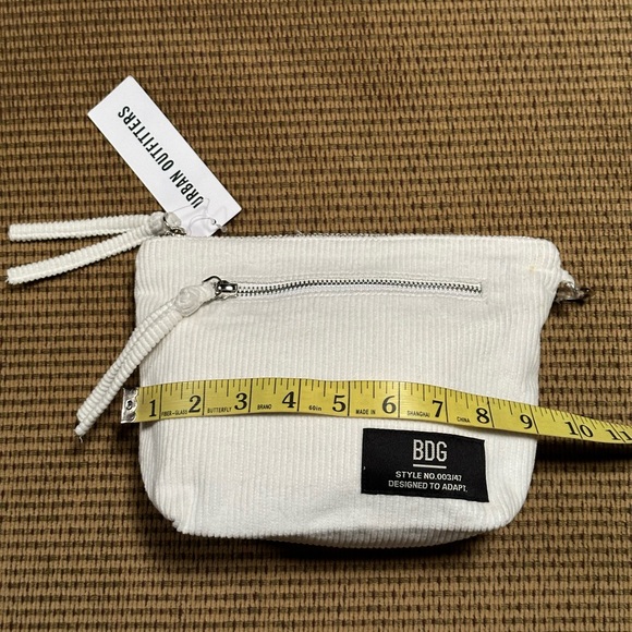 Urban Outfitters Perfect Corduroy Pouch - Picture 7 of 10